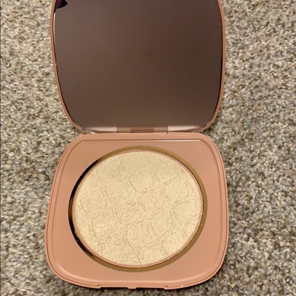 Sol body shimmering body powder